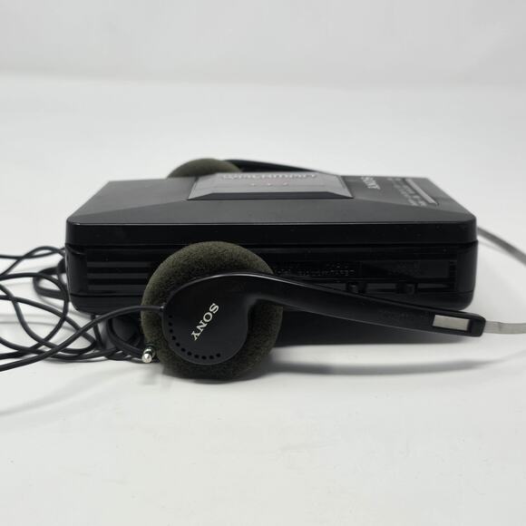 Sony Walkman WM-AF23 Cassette AM/FM Radio Original Packaging New Belts WORKS - Picture 5 of 16